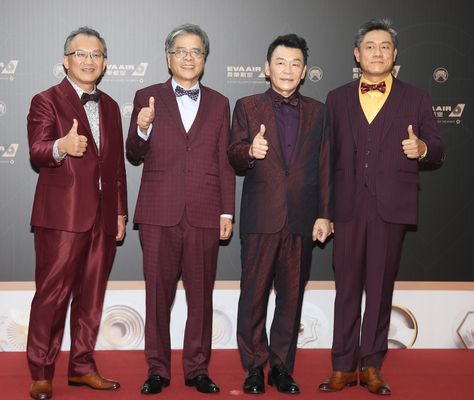 サンセット・ローラーコースターのメンバー代理で出席した父親4人