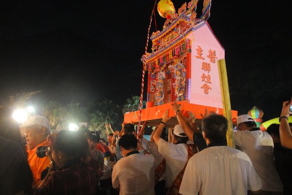 主催した一族の水灯。今年は白家と童家が合同で主催。