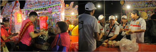 手分けして金紙を敷き詰める人々。