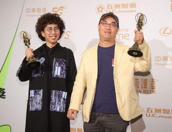 「我在市場待了一整天」のリー・ミンツォン(左)ら