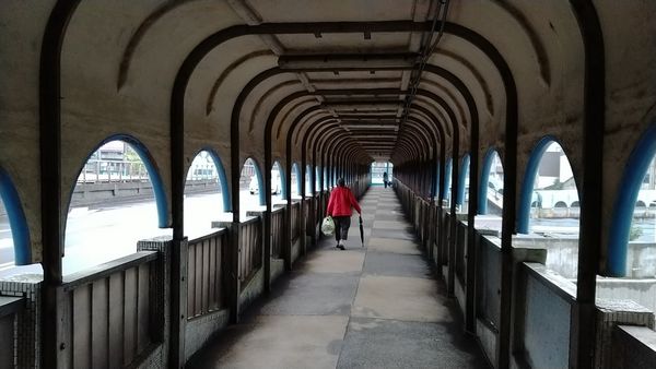 「ミレニアム・マンボ」でスー・チーが歩く名シーンが撮影された基隆・中山歩道橋
