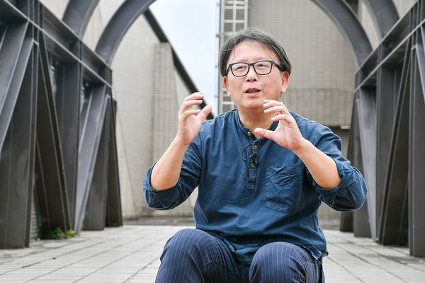 ヤン・リージョウ監督