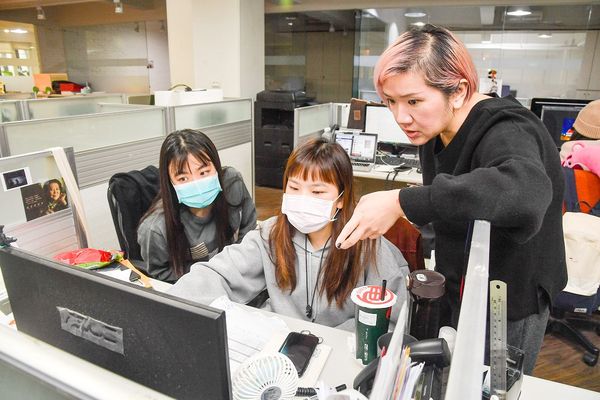 牽猴子整合行銷の陳怡樺副総経理(副社長、右)