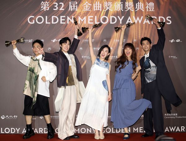 ボーカルグループ賞を受賞した「尋人啓事」