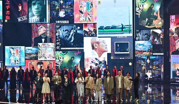 ルオ・ダーヨウの功労に敬意を表して行われたパフォーマンス