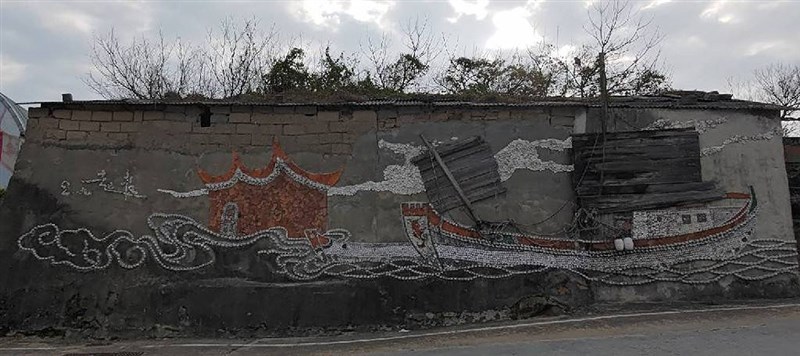 東莒島のランドマークになった蔡英傑さんの壁画(王宝児撮影)