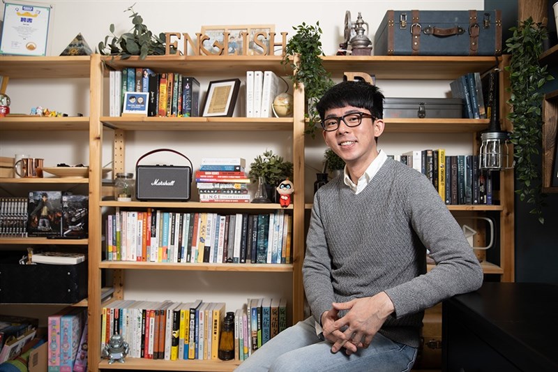 辛い時期を乗り越え、爽やかな笑顔を見せる阿滴さん（鄭清元撮影）