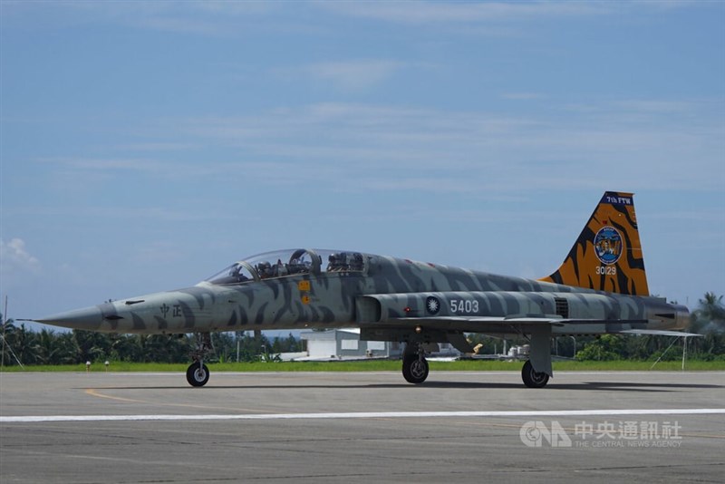 第七連隊の塗装を施したF5戦闘機。(中央社記者徐肇昌撮影、2022年7月6日)