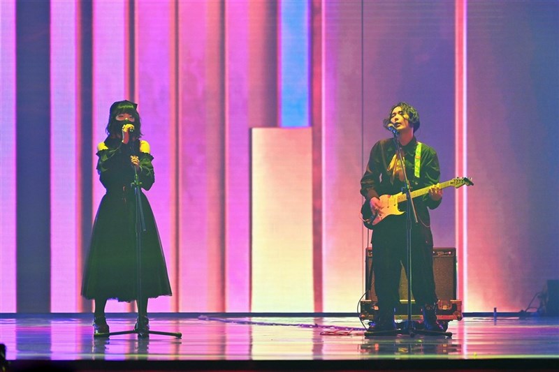 新人賞の受賞後、パフォーマンスを披露した「コラジ」(台湾テレビ提供)