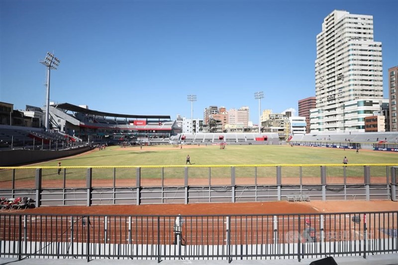 台湾初となるフェンス外のブルペン