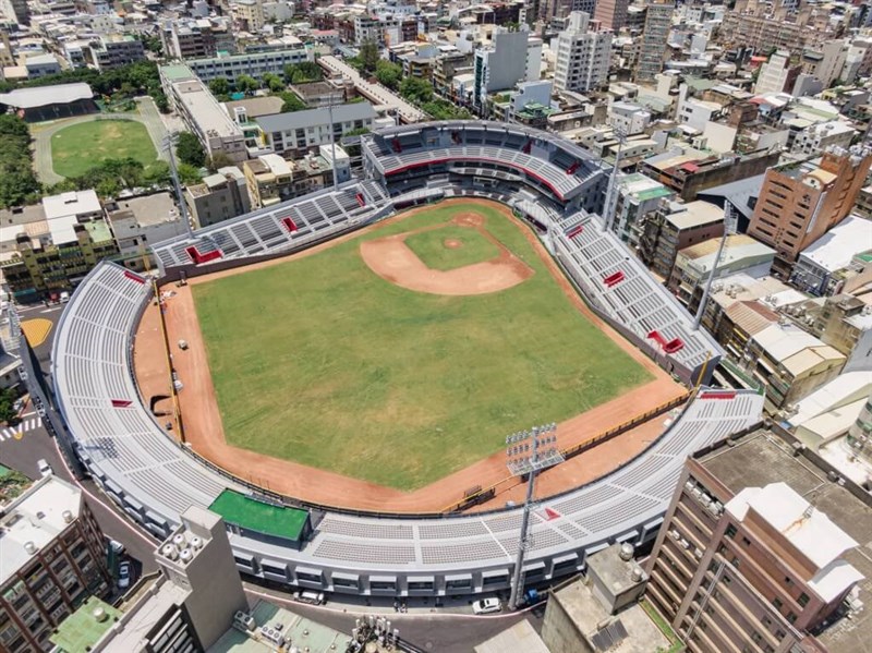 解体・再建後の新竹市立野球場