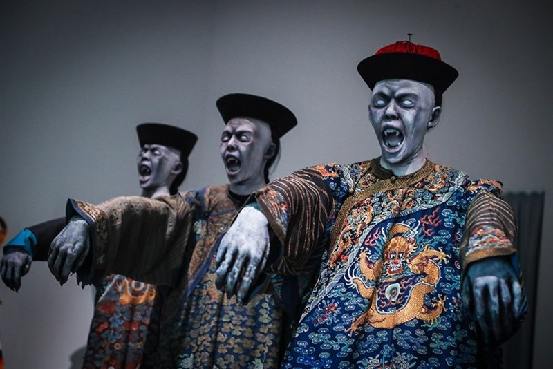 展覧会に登場した3体のキョンシー