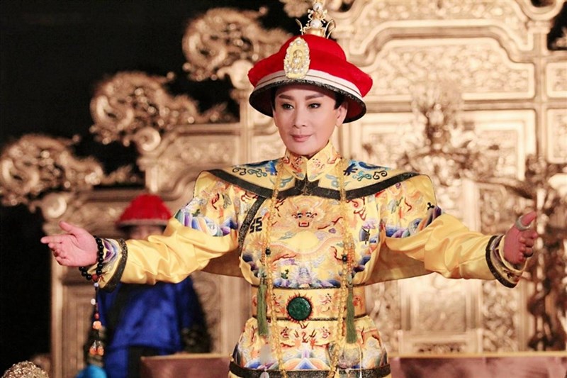 「嘉慶君遊台湾」のチェン・ヤーラン（陳亜蘭歌仔戯団提供）