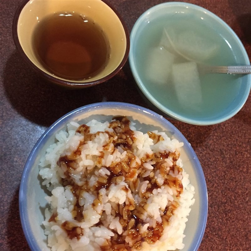 豬油拌飯(手前)
