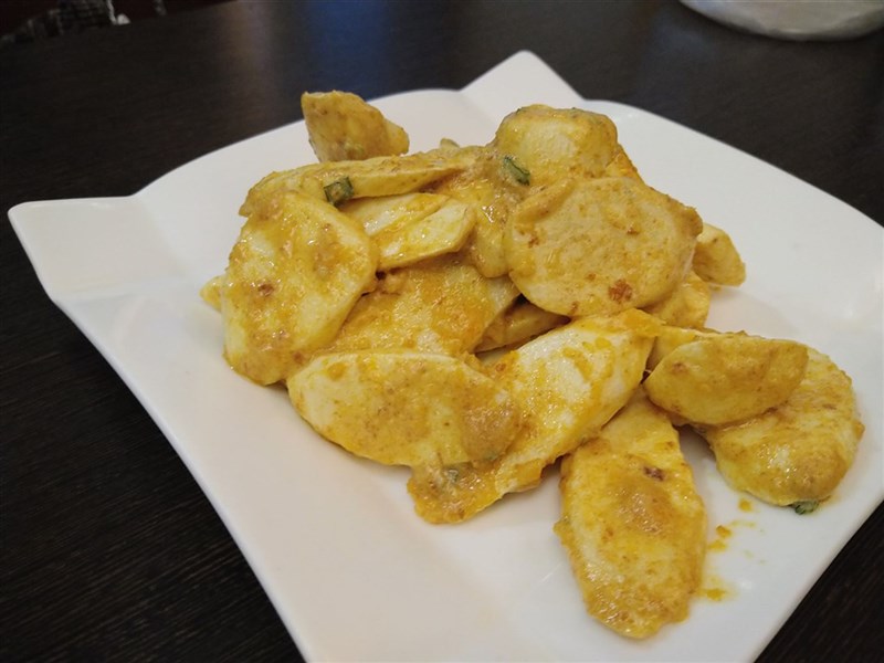 マコモダケの塩漬け卵炒め(金沙筊白筍)