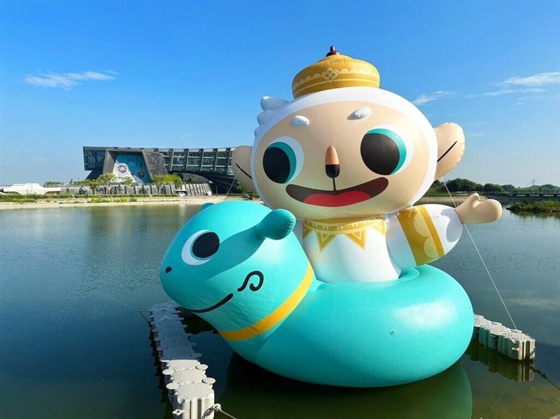 故宮南院で夏のウオーターショー サル型風船のオブジェも - フォーカス台湾