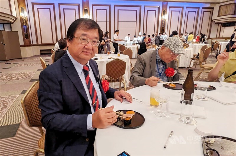 在日台湾人団体が開いた夕食会に参加する邱泰源立法委員