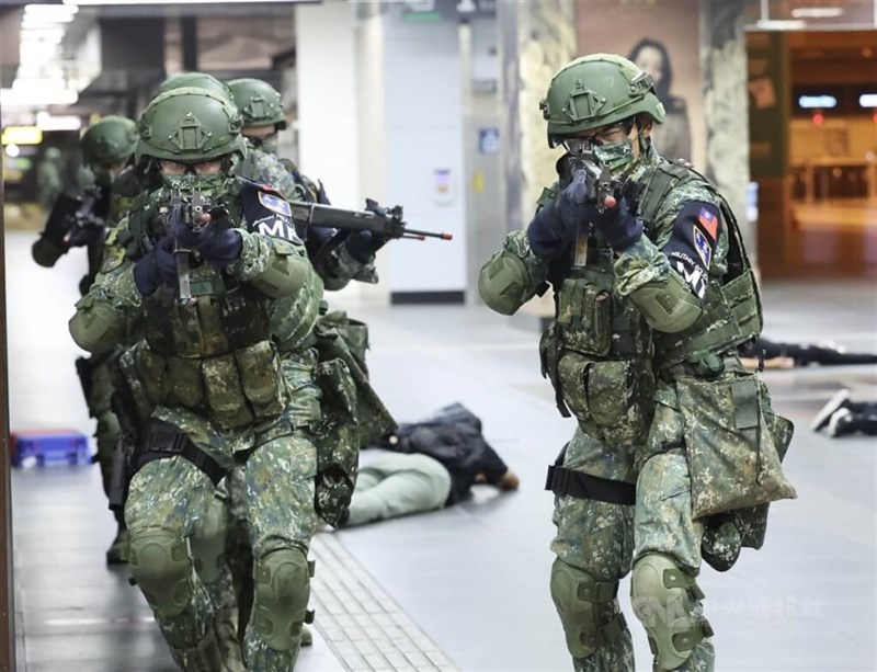 7月26日に台北駅で行われた軍の訓練の様子