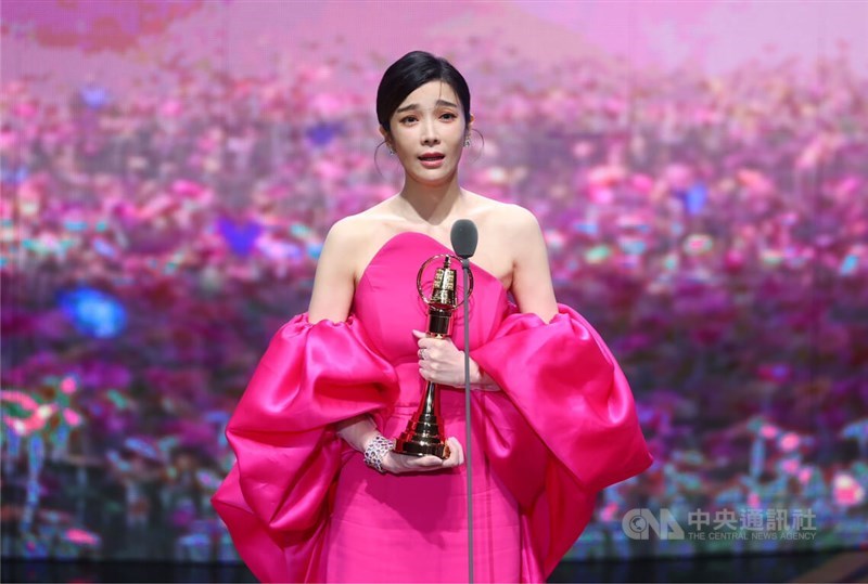連続ドラマ主演女優賞を受賞したジャネル・ツァイ(蔡淑臻)=中央社記者王騰毅撮影