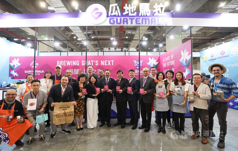 台北市で開かれた台湾国際コーヒーショーに出展したグアテマラのブース=17日、張新偉撮影