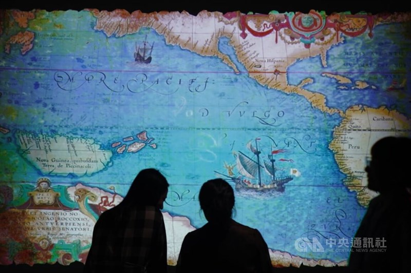 地理学者、アブラハム・オルテリウスが製作した太平洋の地図のレプリカ