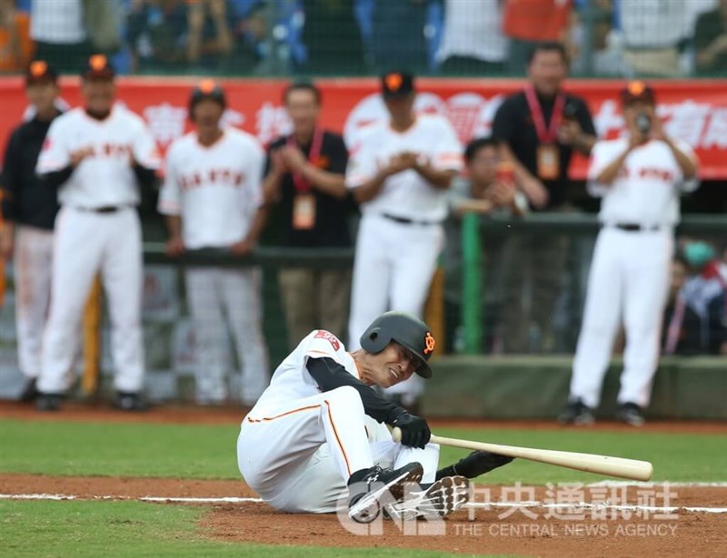 2016年11月20日に台中インターコンチネンタル野球場で巨人OB選抜と台湾OB選抜のチャリティー試合が行われた。写真は七回に代打で出場した王貞治氏