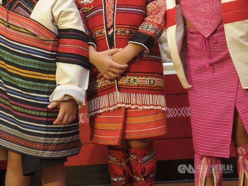 台湾原住民（先住民）の伝統衣装＝資料写真