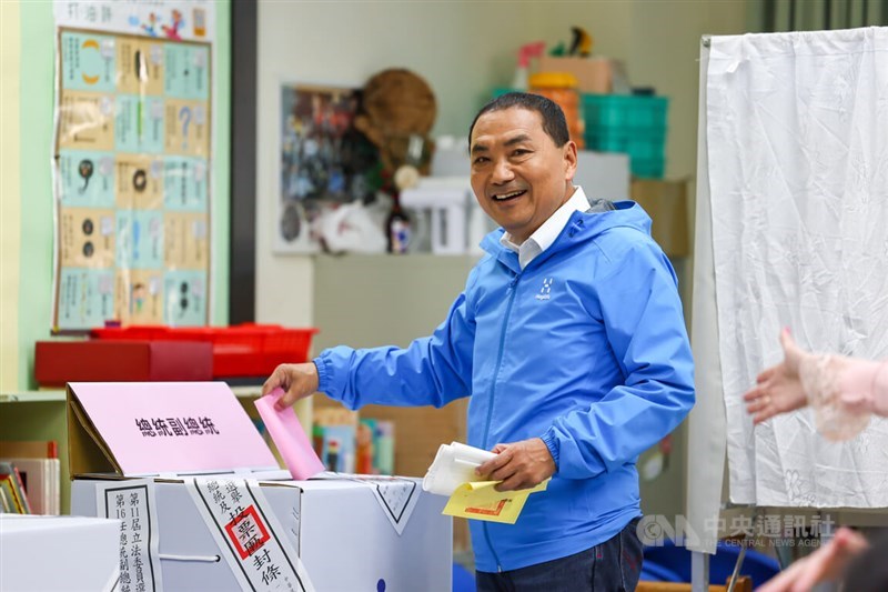 写真特集】総統・立法委員選 投票所に長蛇の列／台湾 - フォーカス台湾