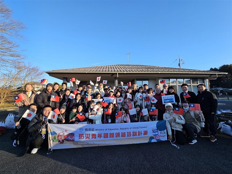 静岡県を防災研修に訪れている台湾の高校生ら（教育部提供）