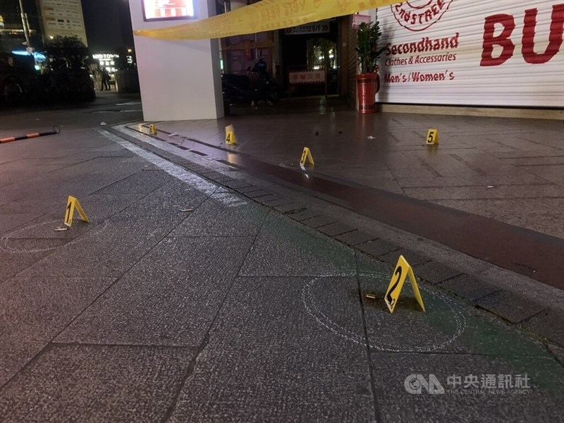 台北メトロ（MRT）西門駅近くにある発砲事件の現場