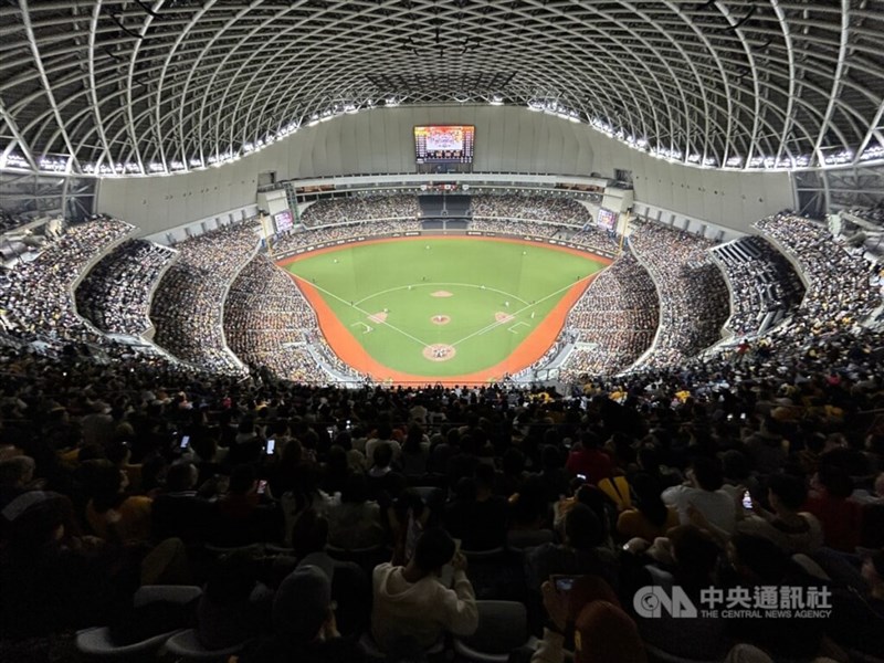 3万7890人が集まる台北ドーム