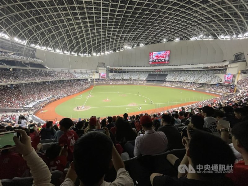 台湾プロ野球開幕戦が行われた台北ドーム