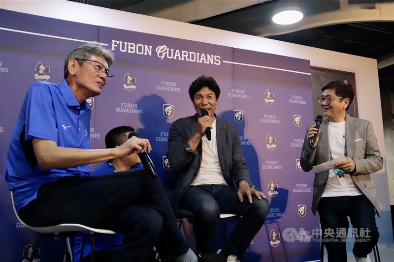 郭氏との対談イベント＝中村充孝撮影