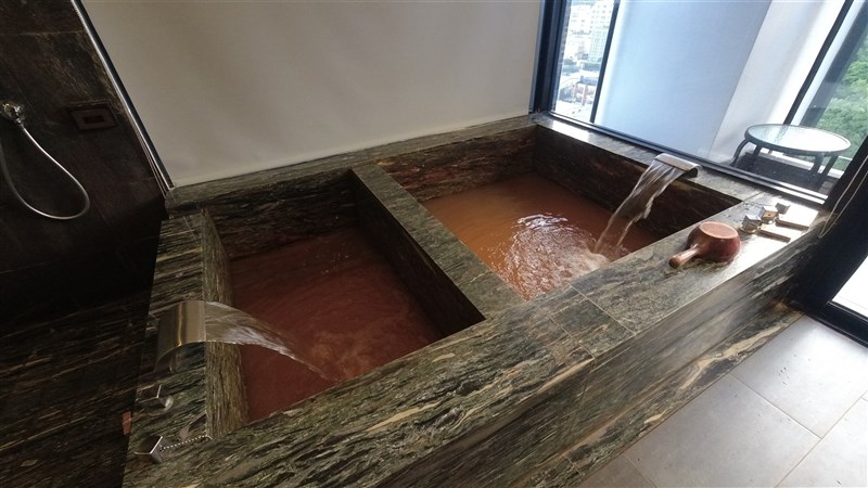 蘇澳のホテルには冷泉と温泉を同時に楽しめるところもあります