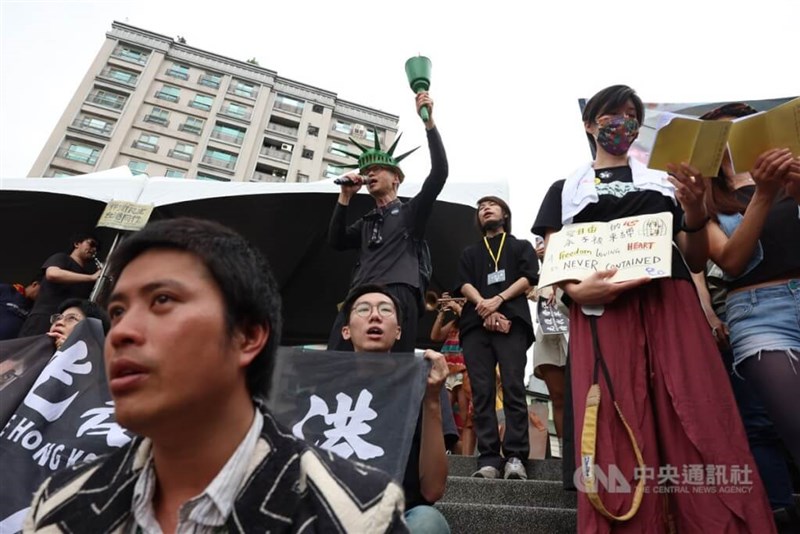 デモ行進の終着地・西本願寺広場では集会が行われた。参加者らは香港の民主化デモに関連して作曲された「香港に栄光あれ」を合唱した＝趙世勳撮影