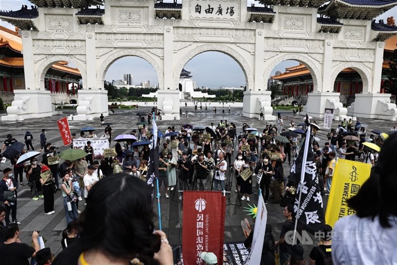 デモは台北市内の自由広場を起点に開始した＝翁睿坤撮影