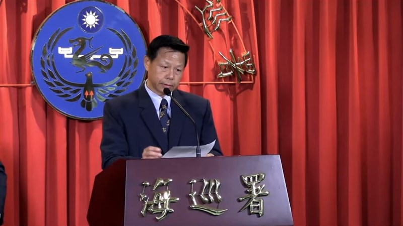 中国海警による台湾漁船の拿捕について説明する海巡署の謝慶欽副署長（同署のユーチューブチャンネルから）