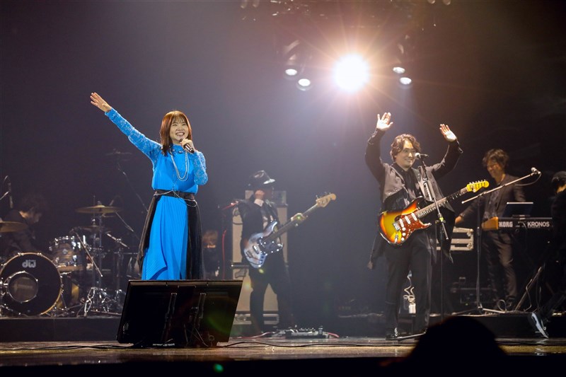 パフォーマンスで会場を盛り上げるいきものがかり(台湾テレビ提供)