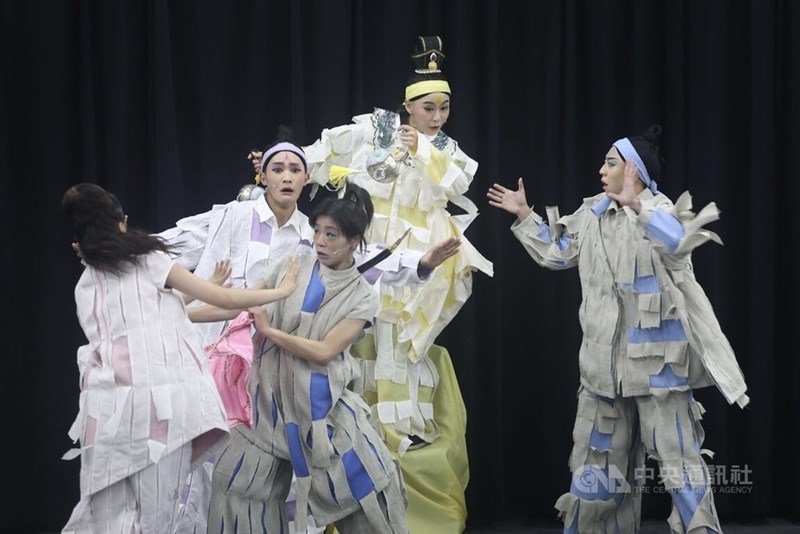 リハーサルが公開された台湾のパフォーマンス団体による演目の一こま