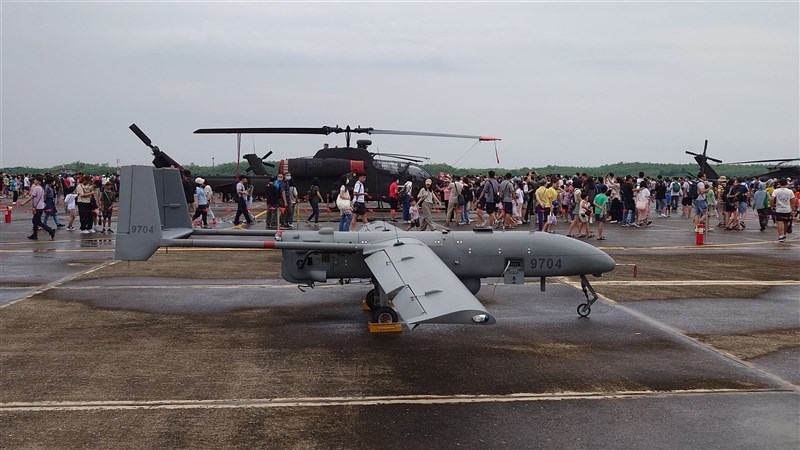 空軍嘉義基地の一般公開で展示された無人機「銳鳶」＝2024年8月10日中央社記者蔡智明撮影