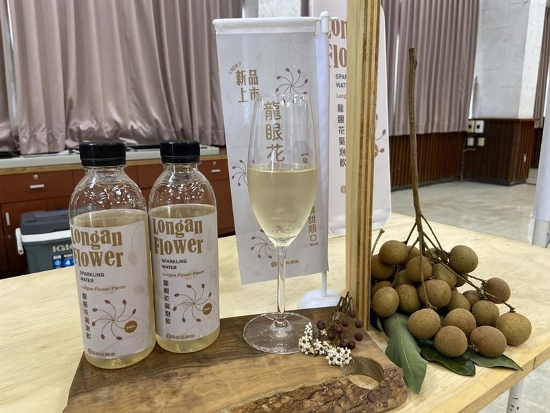 台中産リュウガンの花を使ったソーダ飲料＝弘光科技大学提供