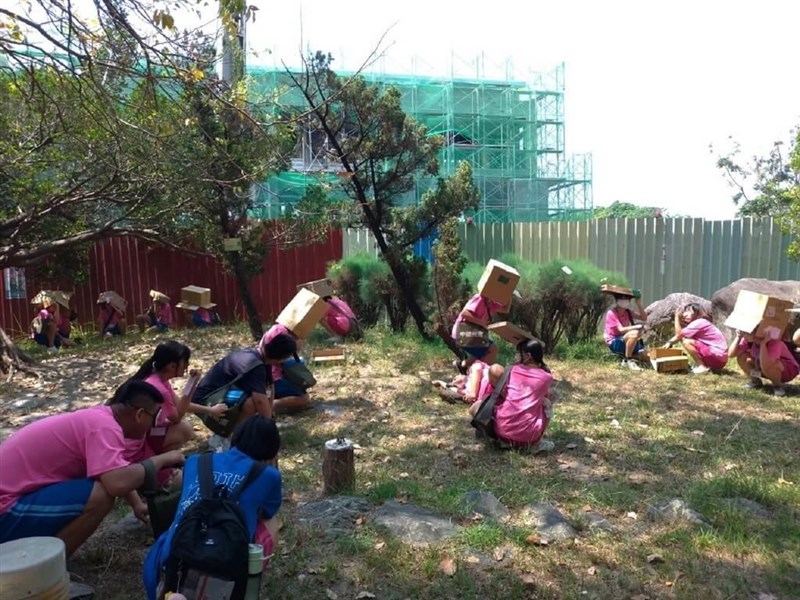 屏東県の南州中学校で行われた避難の模擬体験＝教育部提供