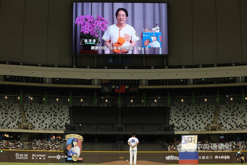ビデオメッセージで潘に感謝と祝福の気持ちを伝える頼清徳総統＝2024年9月28日、台北ドーム