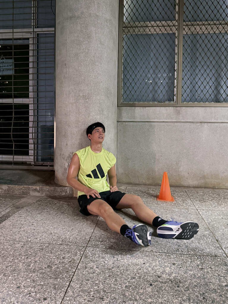 休憩するリン・ボーホン=宏壹創意企画提供