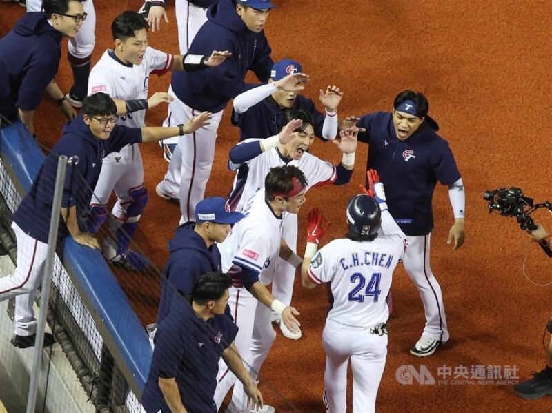 写真特集】スーパーラウンド進出決定の台湾代表 感動の瞬間を