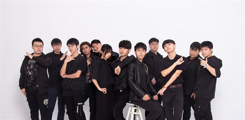 「EvolutioN」のメンバー(公式フェイスブックページより)