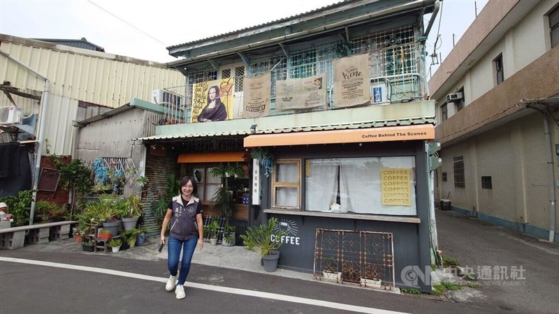 嘉義県鹿草郷で古民家を改築してオープンしたカフェ「幕後咖啡」=2024年11月22日、中央社記者蔡智明撮影