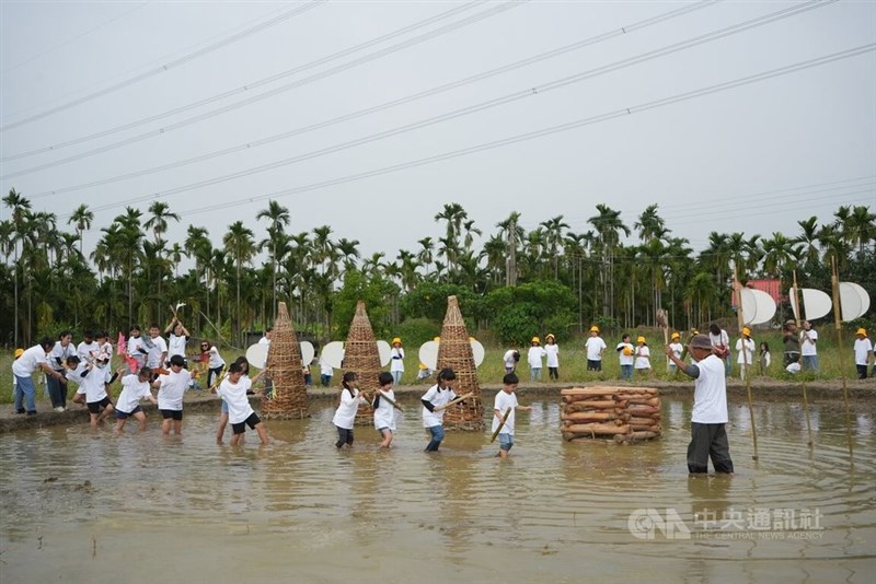 台湾・屏東の小学校で「大地芸術フェス」 国内外のアーティストが農村