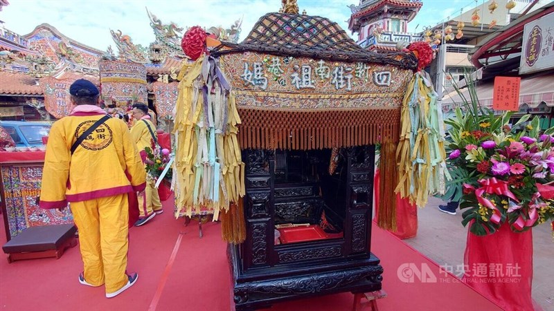 約200年の歴史を持つ「四街祖媽」用の古いみこし=2024年12月31日、中央社記者蔡智明撮影