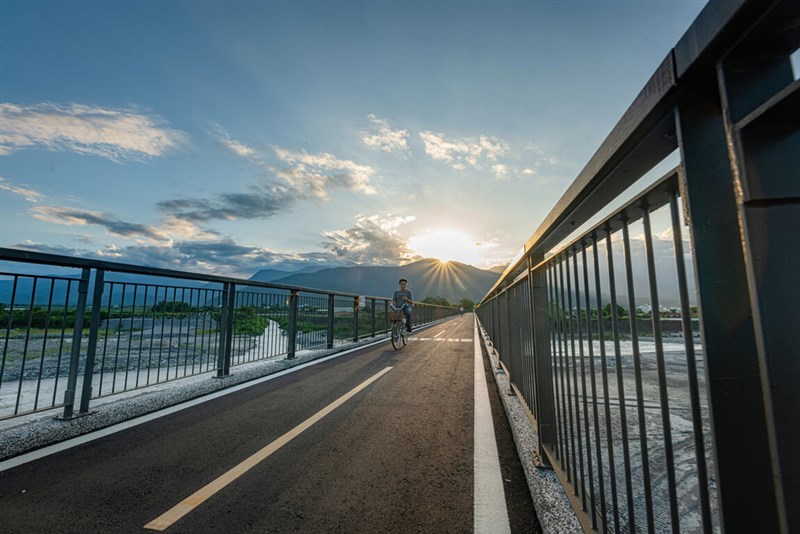 サイクリングプランのルートに組み込まれている「玉富自転車道」＝花東縦谷国家風景区管理処提供